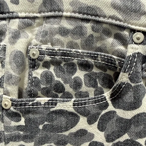 MOTHER Leopard-Print Skinny Jeans in Gray and White - Picture 3 of 11